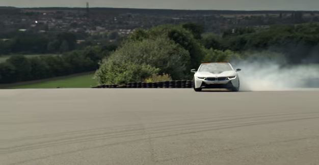 BMW i8 caught doing the electric slide